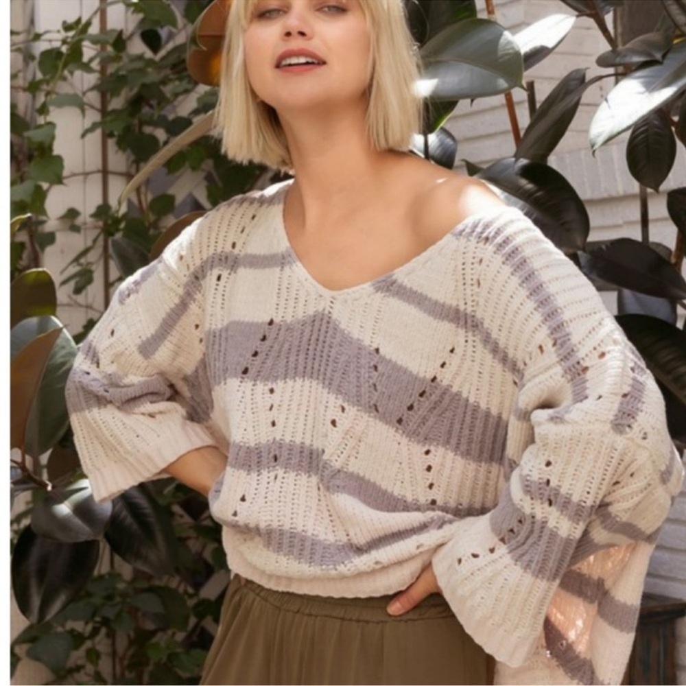 23. POL Pretty Chenille Cream and Gray V-neck Oversized Sweater - Picture 4 of 5